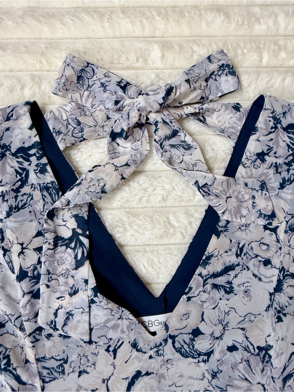 Floral Tie-Back Dress in Light Gray and Navy BCBG Generation Women’s Dressy Sm